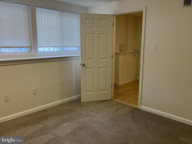 unfurnished room featuring tile patterned floors