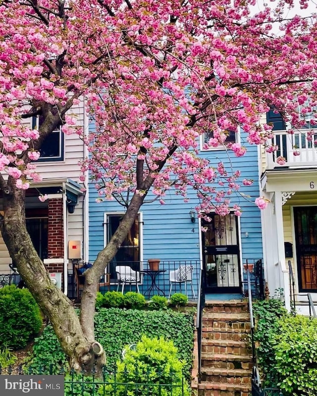 view of front of home with a balcony