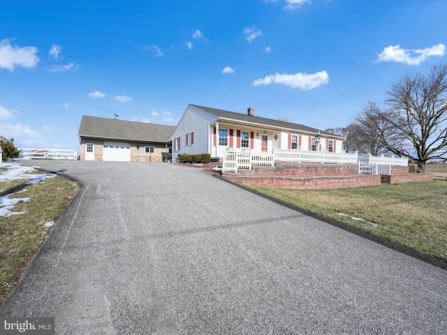 view of front of property featuring a front yard and a garage