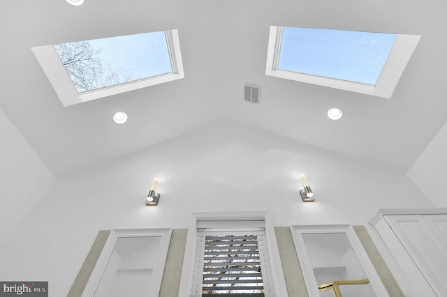 room details featuring a skylight