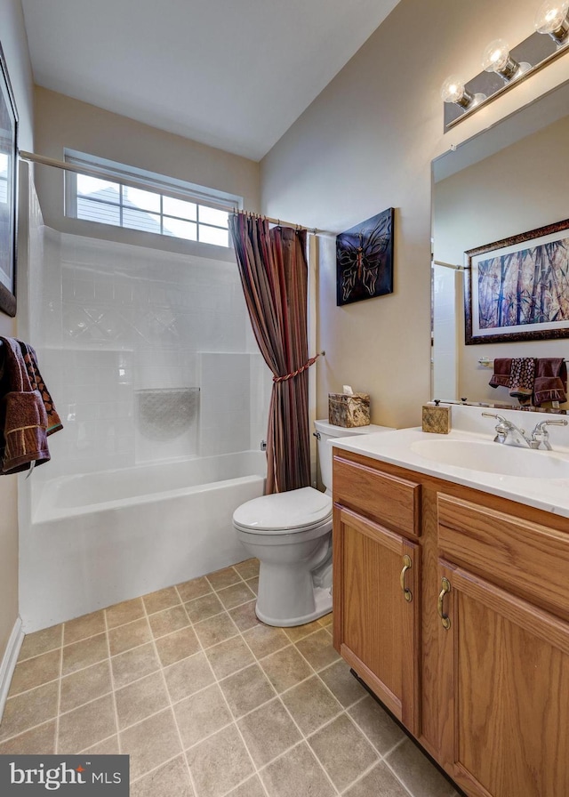 full bathroom featuring shower / bath combo with shower curtain, toilet, and vanity