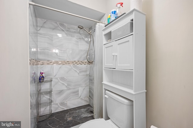 bathroom featuring toilet and a shower with shower curtain