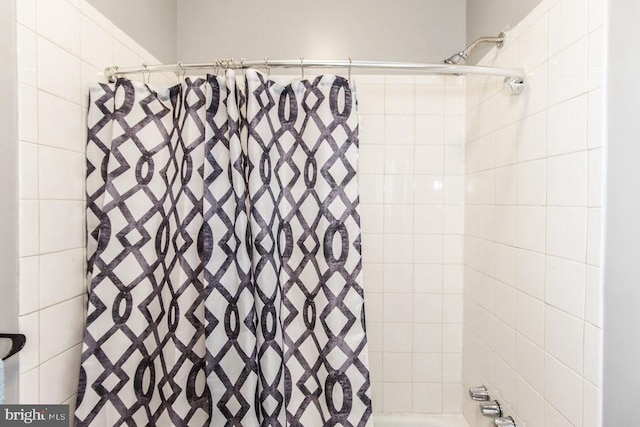 bathroom featuring shower / bath combo with shower curtain