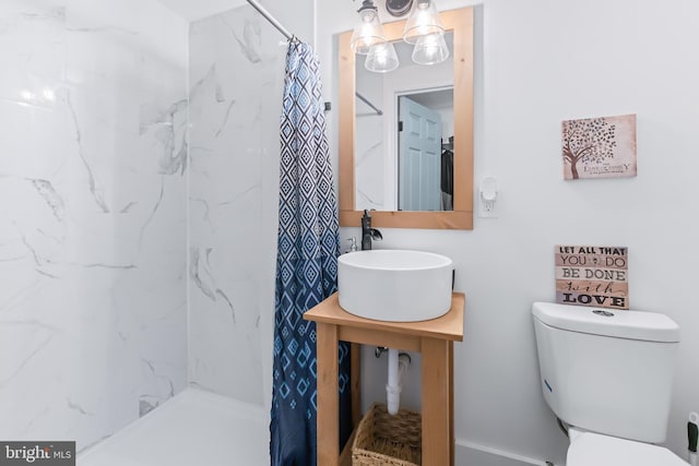 bathroom with sink, toilet, and a shower with shower curtain