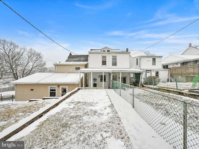 view of front of property featuring a porch