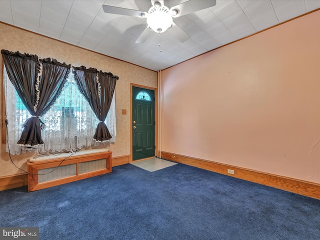 entryway with carpet floors and ceiling fan