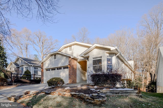 view of front property featuring a garage