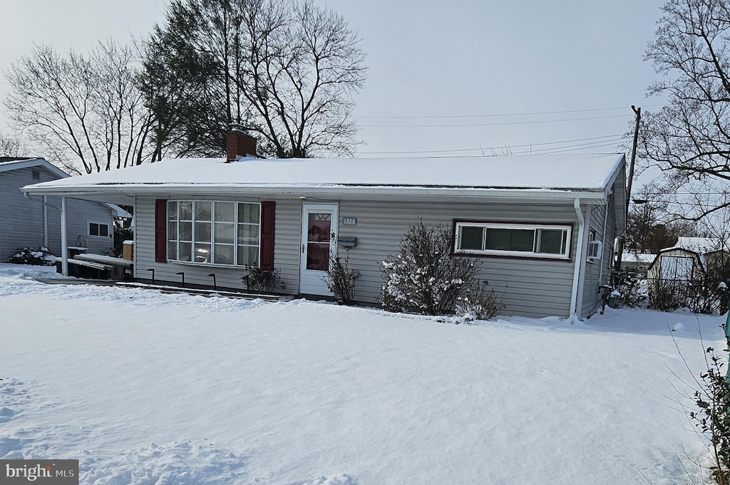 view of front of property