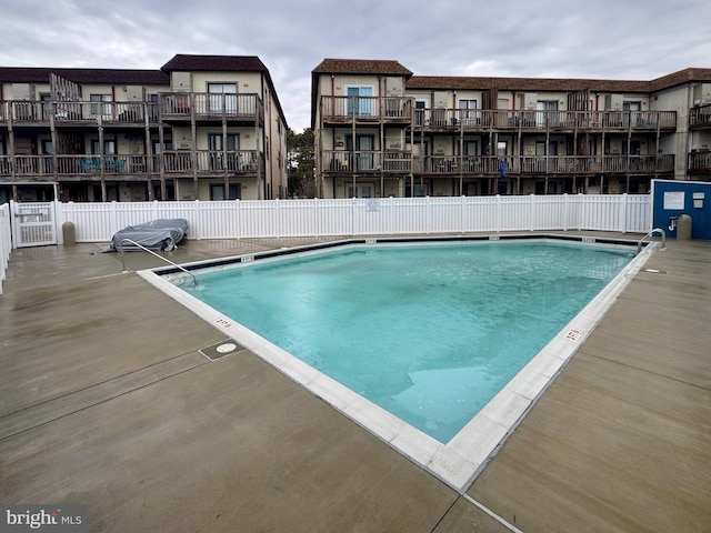 view of swimming pool