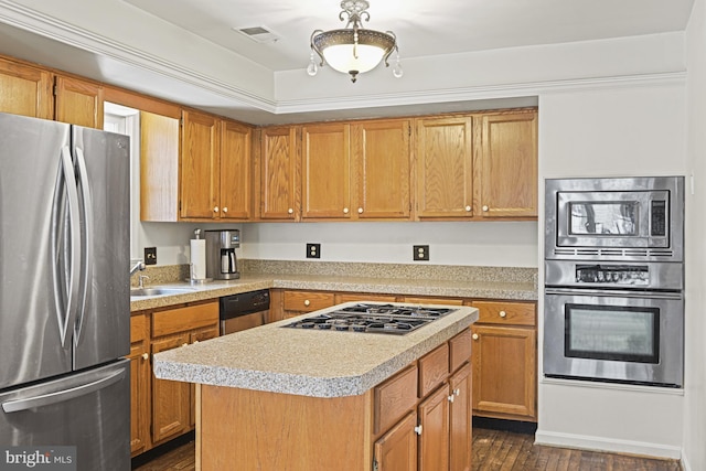 kitchen with sink, stainless steel appliances, a center island, and dark hardwood / wood-style floors