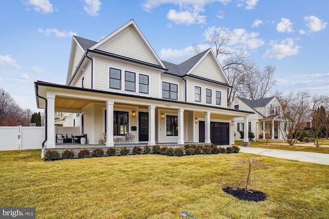 view of front facade featuring a porch and a front yard