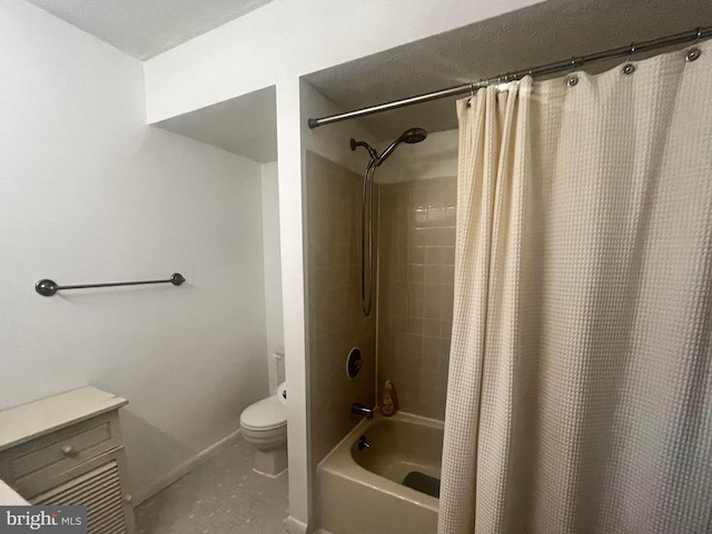 bathroom featuring toilet and shower / tub combo