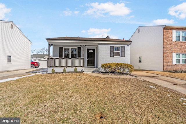 view of front facade featuring a front lawn and covered porch