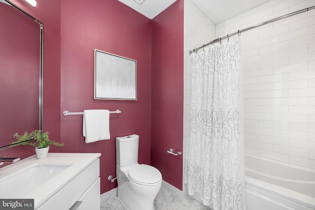 full bathroom featuring shower / bathtub combination with curtain, vanity, and toilet