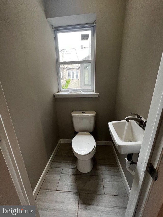 bathroom featuring sink and toilet