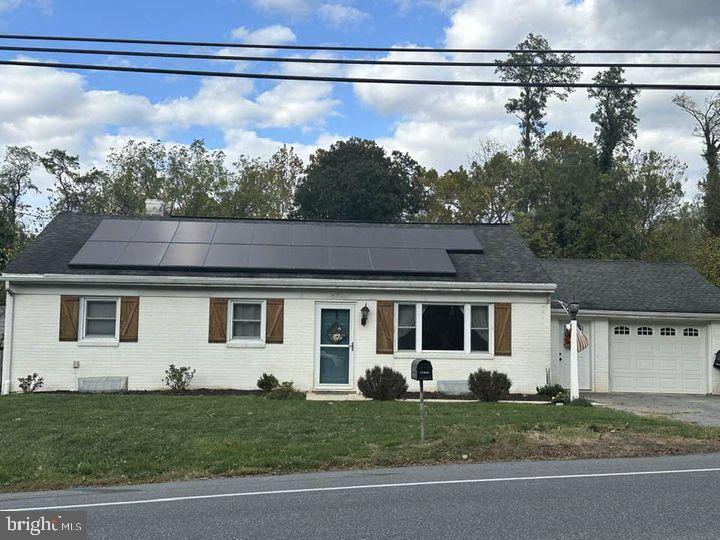 view of front of house with a garage and a front lawn