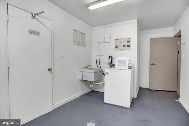 laundry room featuring sink and independent washer and dryer