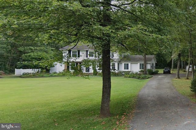 view of front of home featuring a front lawn