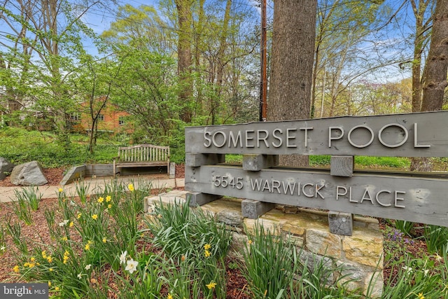 view of community / neighborhood sign