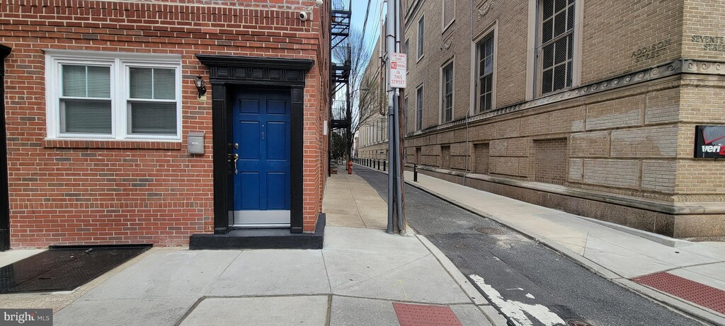 421 S 17th St, Philadelphia, PA 19146 - view of entrance to property