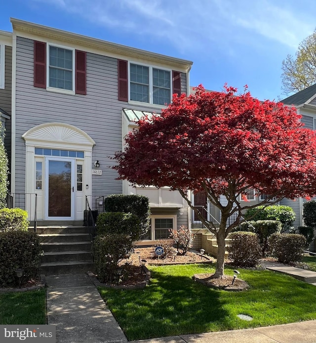 view of front facade with a front lawn