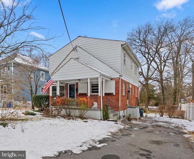 view of front of home featuring covered porch