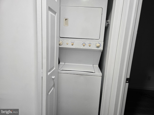 washroom with laundry area and stacked washer and clothes dryer