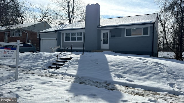 view of front facade with a garage