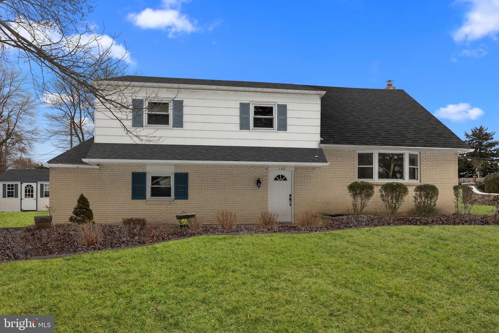 view of front of property with a front lawn