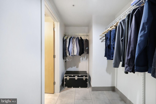 walk in closet featuring light tile patterned floors