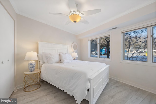 bedroom featuring crown molding, light hardwood / wood-style floors, and ceiling fan