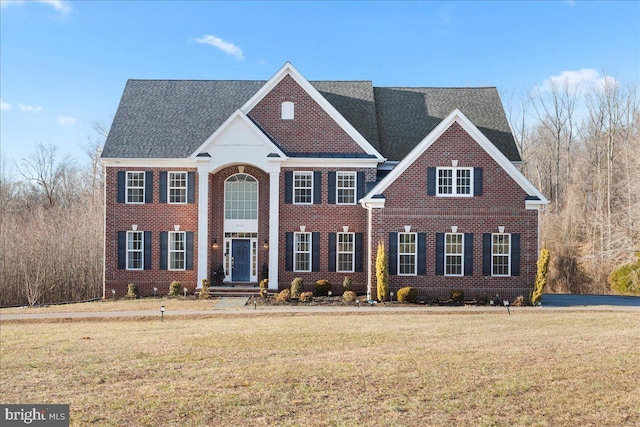 view of front facade featuring a front yard