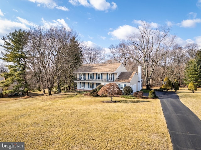 view of front of property with a front yard