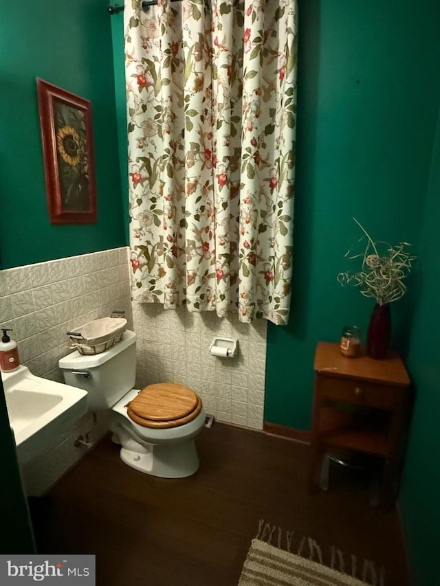 bathroom featuring toilet