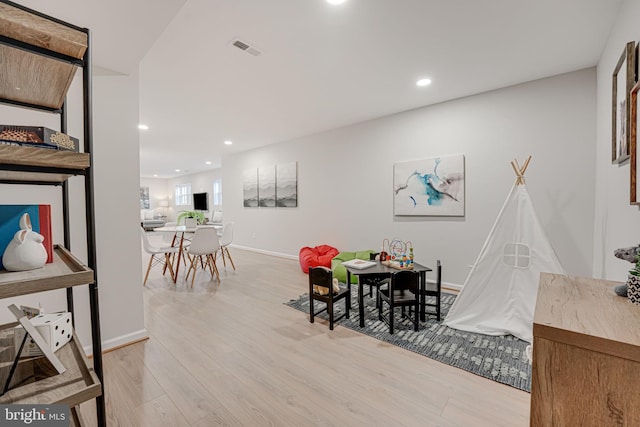 recreation room with light hardwood / wood-style floors