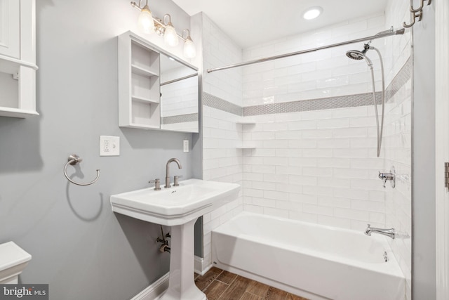 bathroom with tiled shower / bath