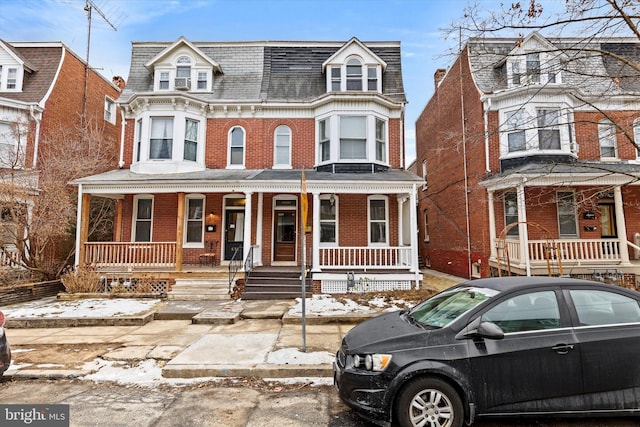 view of front of property featuring a porch