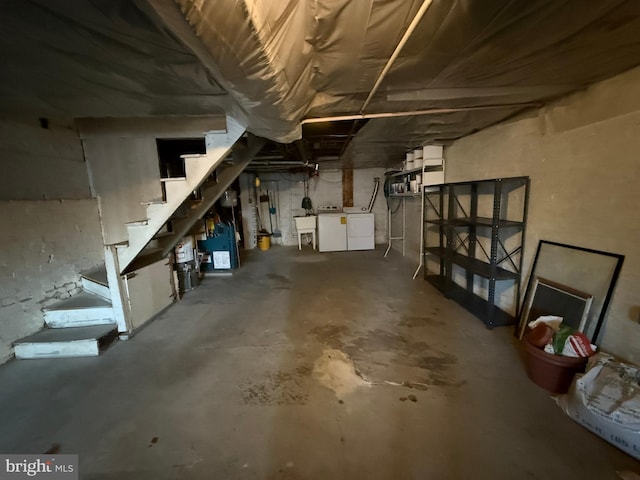 basement featuring independent washer and dryer