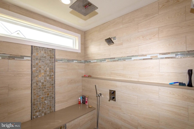 bathroom featuring tiled shower