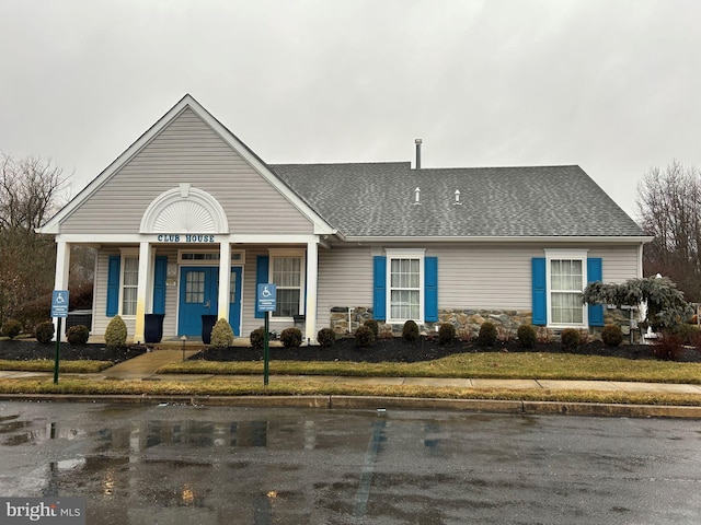 view of front of property featuring a porch