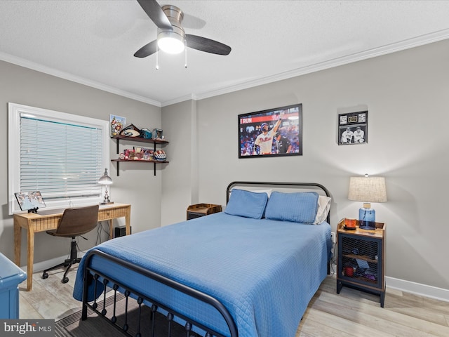 bedroom with ceiling fan, a textured ceiling, light hardwood / wood-style flooring, and ornamental molding