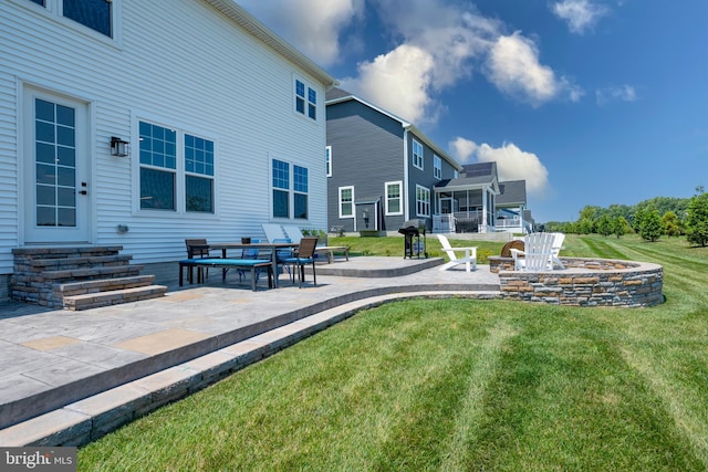 view of yard featuring a patio area