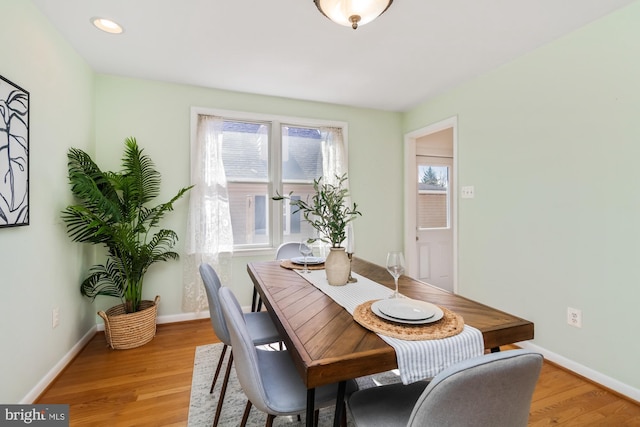 dining room with light wood-style flooring, recessed lighting, and baseboards