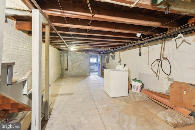 basement featuring washer / dryer