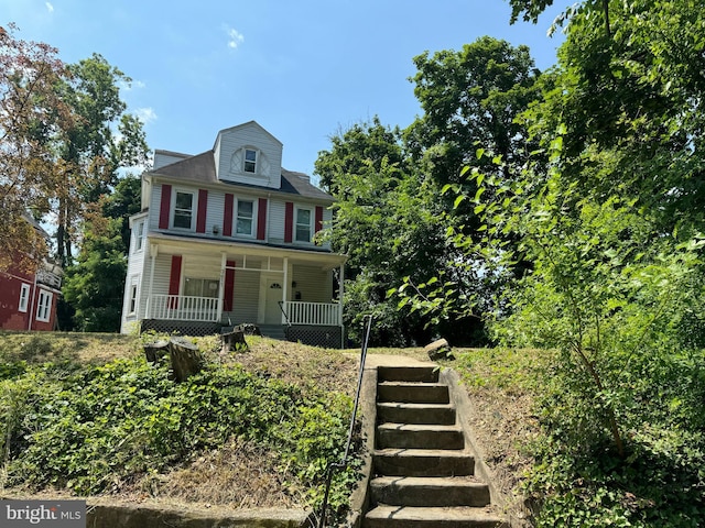 view of front facade featuring a porch