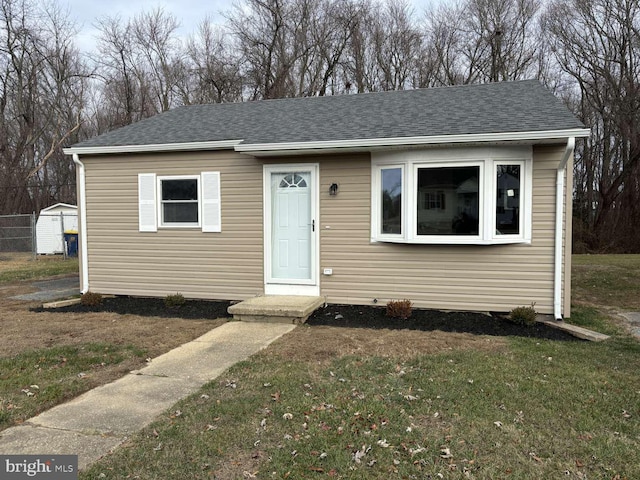 view of front of property with a front lawn