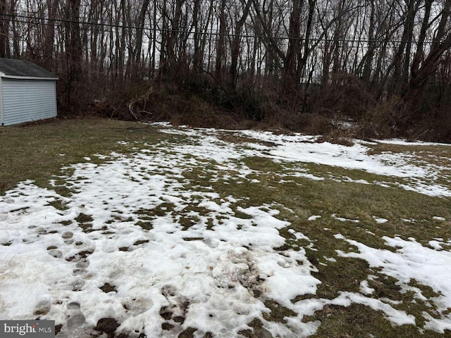 view of yard layered in snow