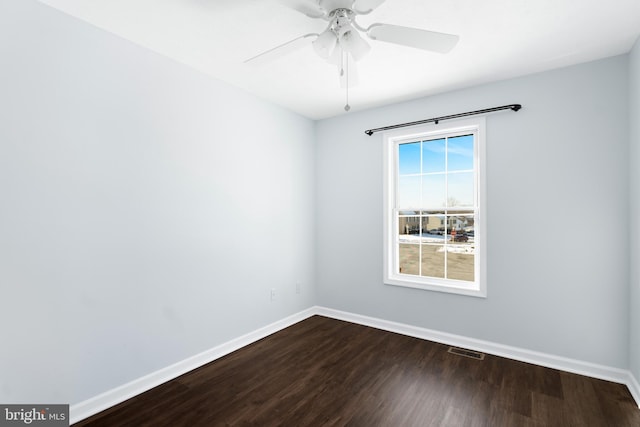 unfurnished room with dark wood-type flooring and ceiling fan