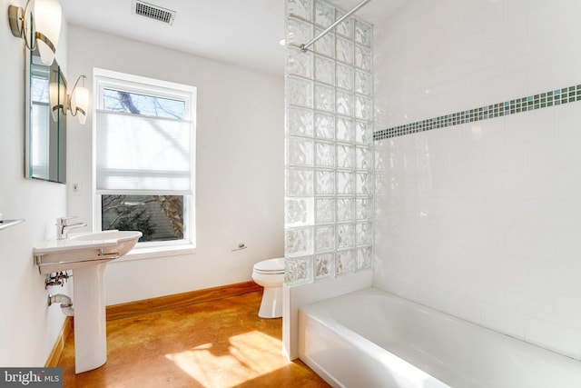 full bathroom with baseboards, visible vents, toilet, shower / bathtub combination, and a sink