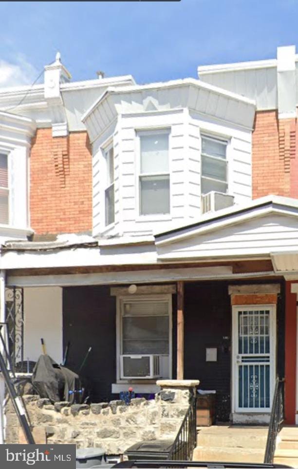 view of front of house featuring a porch